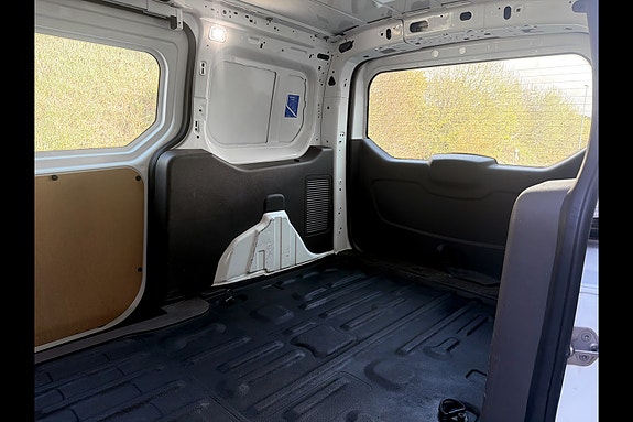 Ford Transit Connect 17 of 30