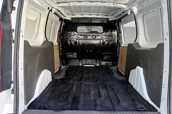 Ford Transit Connect 10 of 30
