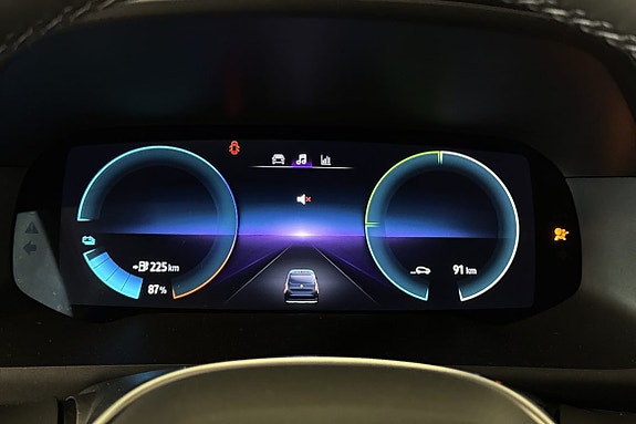 Digitalt dashbord med integrert informasjonsvisning.