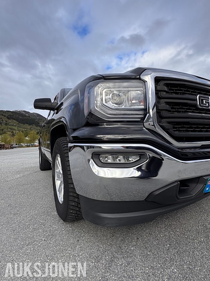 GMC Andre 10 of 30
