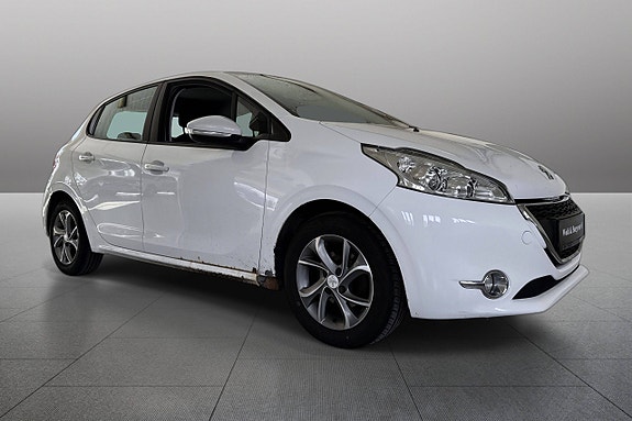 Peugeot 208 3 of 5