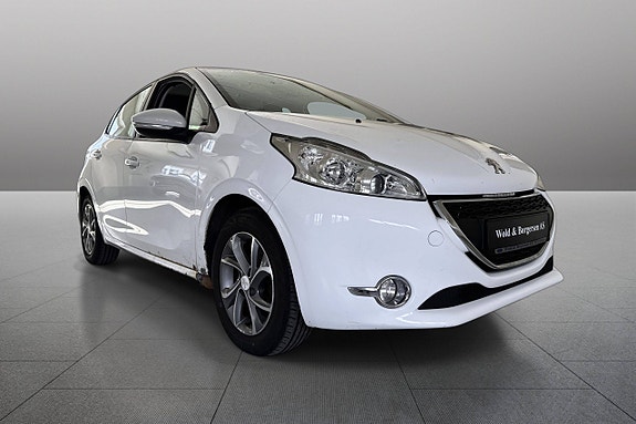 Peugeot 208 2 of 5