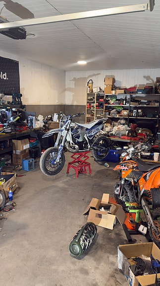 Husqvarna TE 300 2 of 4