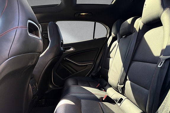 Mercedes-Benz GLA220 d 24 of 30