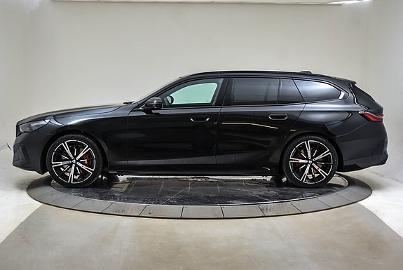 BMW i5 3 of 5