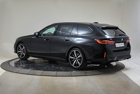 BMW i5 4 of 5