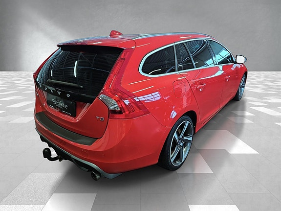 Volvo V60 2 of 5