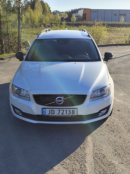Volvo V70 2 of 24