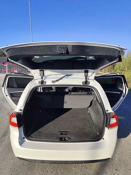 Volvo V70 4 of 24