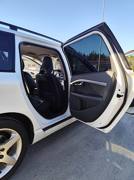 Volvo V70 3 of 24