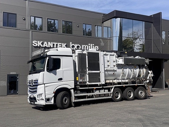 Mercedes-Benz Disab Supersuger på MB Arocs