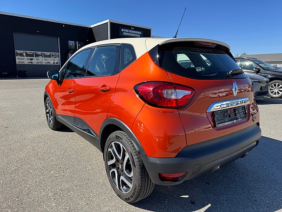 Renault Captur 3 of 5