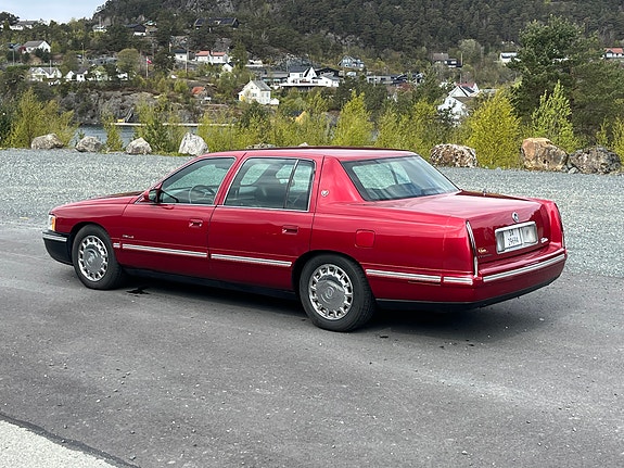 Cadillac Deville 6 of 10