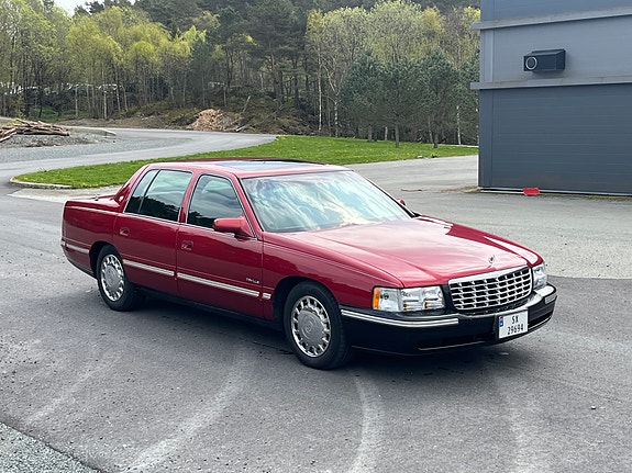 Cadillac Deville 2 of 5