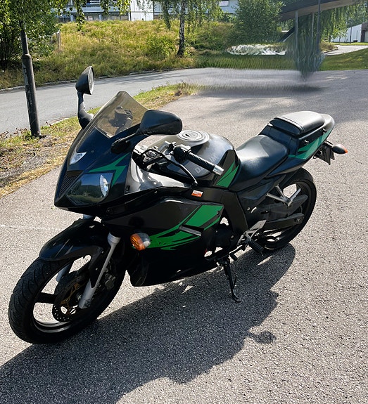 Daelim Roadwin VJ 125 R 2 of 5