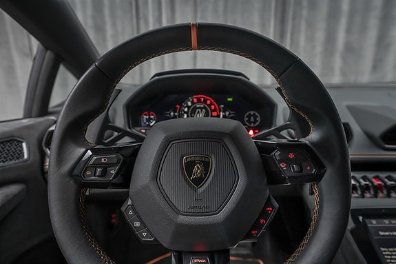 Lamborghini Huracan 24 of 30