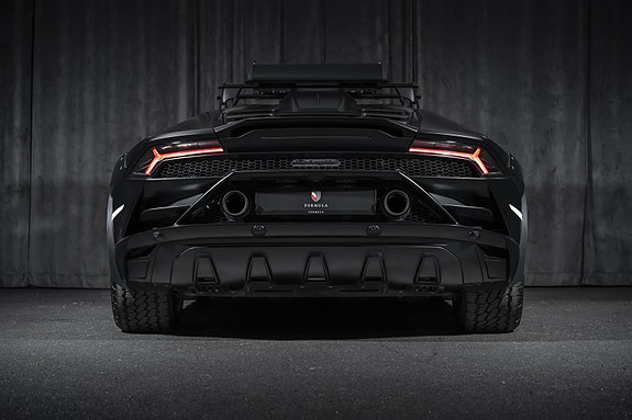 Lamborghini Huracan 5 of 5