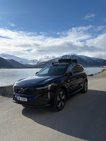 Volvo EX90 2 of 5