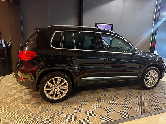 Volkswagen Tiguan 4 of 5
