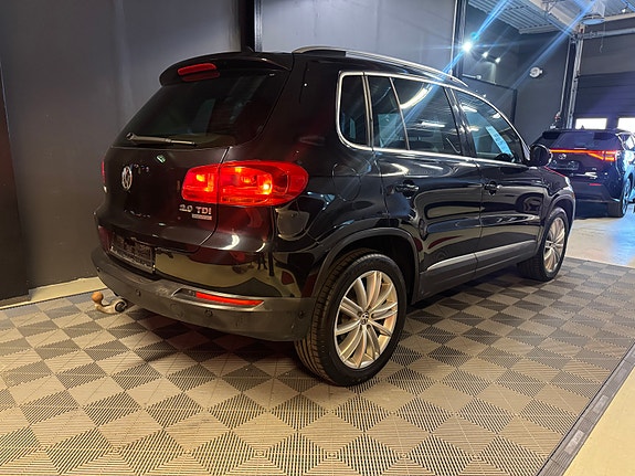 Volkswagen Tiguan 3 of 5