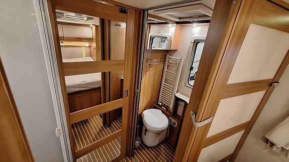 Rapido 10000DFH - Solcelle x 2 - Aircondition - Alde 26 of 30