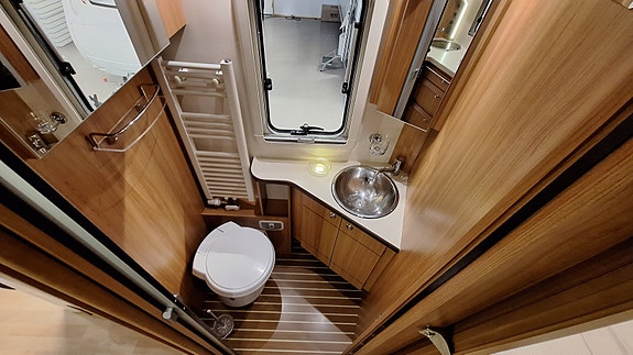 Rapido 10000DFH - Solcelle x 2 - Aircondition - Alde 28 of 30