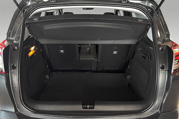 Opel Crossland X 30 of 30