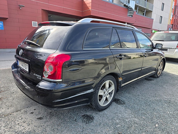 Toyota Avensis 4 of 5