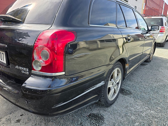 Toyota Avensis 5 of 5