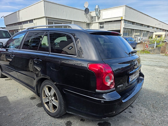 Toyota Avensis 3 of 5
