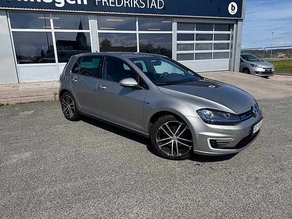 Volkswagen Golf VII 2 of 5