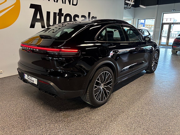 Porsche Macan 4 of 5