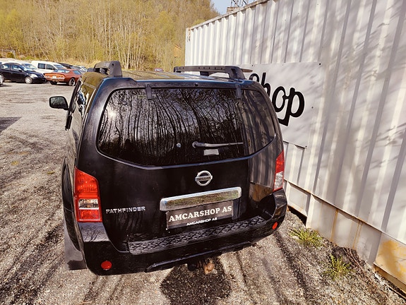 Nissan Pathfinder 5 of 5