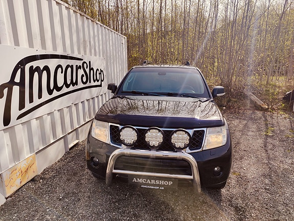 Nissan Pathfinder 2 of 5