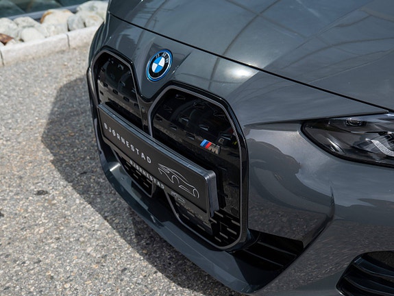 BMW i4 4 of 5