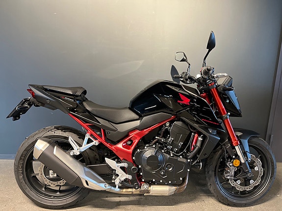 Honda CB 750 Hornet - SENKET - LAV KM!