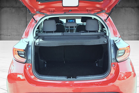 Toyota Yaris 8 of 30