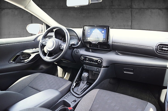 Toyota Yaris 12 of 30