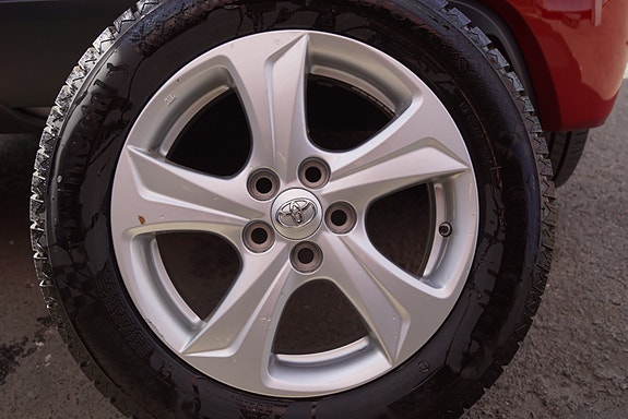Toyota Yaris 9 of 30