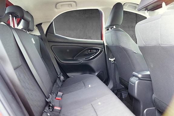 Toyota Yaris 16 of 30