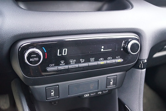 Toyota Yaris 30 of 30