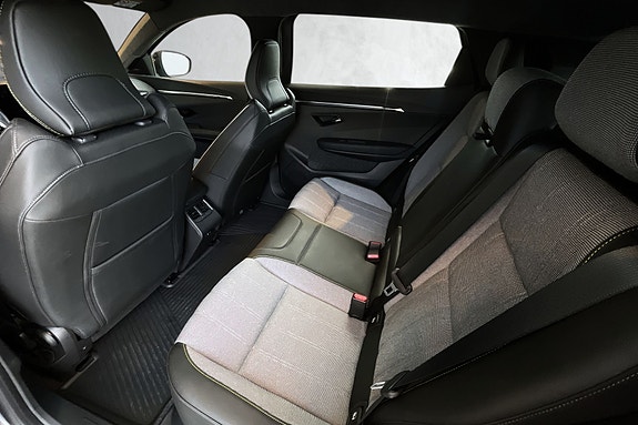 Renault Scenic E-Tech 7 of 15