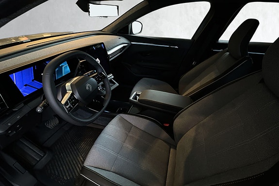 Renault Scenic E-Tech 8 of 15