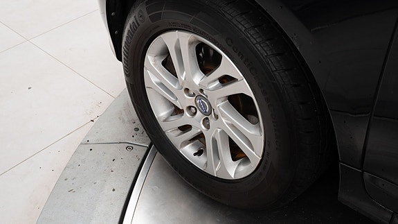 Volvo XC60 8 of 30