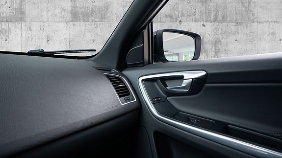Volvo XC60 13 of 30