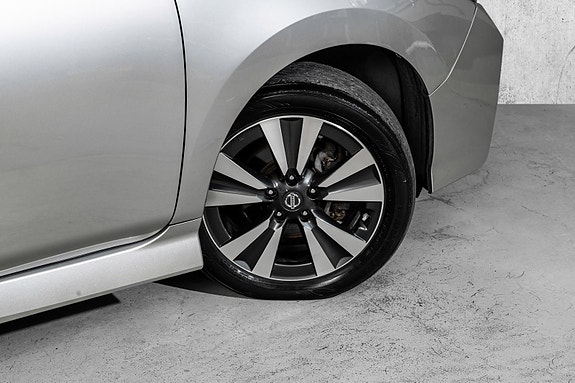 Nissan Leaf 9 of 26
