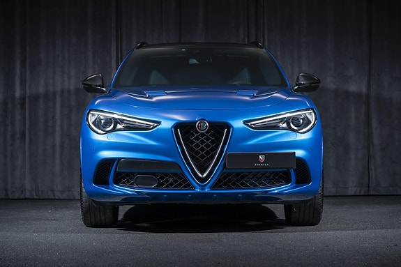 Alfa Romeo Stelvio Quadrifoglio 4 of 5