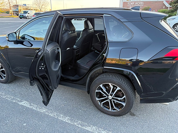 Toyota RAV4 6 of 14