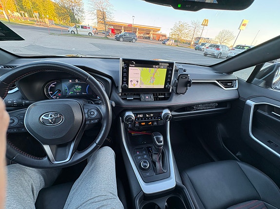 Toyota RAV4 8 of 14