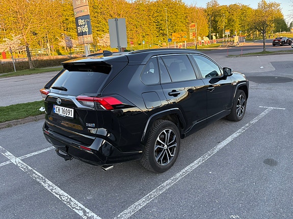Toyota RAV4 3 of 14